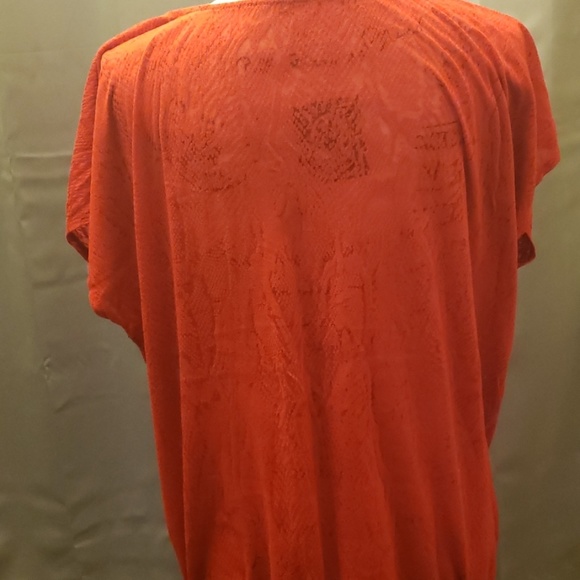 Red Top - Picture 3 of 4